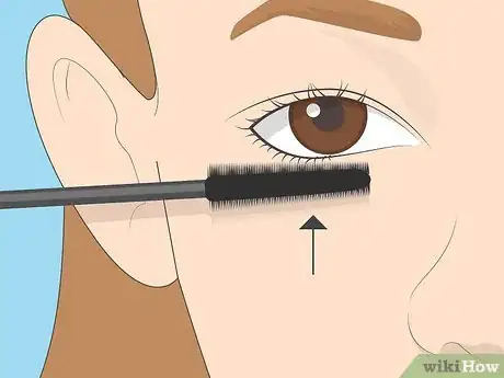 Imagen titulada Do Eyeliner on Hooded Eyelids Step 10