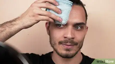 Imagen titulada Trim Eyebrows (for Men) Step 1