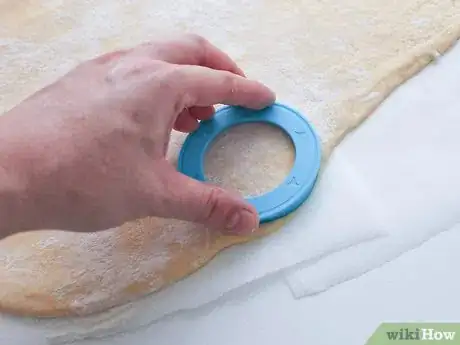 Imagen titulada Make Chocolate Filled Donuts Step 15