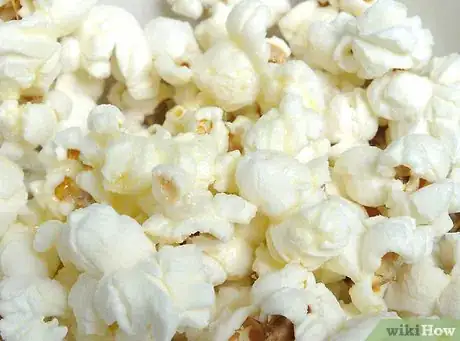 Imagen titulada Make Microwave Popcorn Extra Buttery Step 6