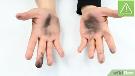 Imagen titulada Get Hair Dye off Your Hands Step 1