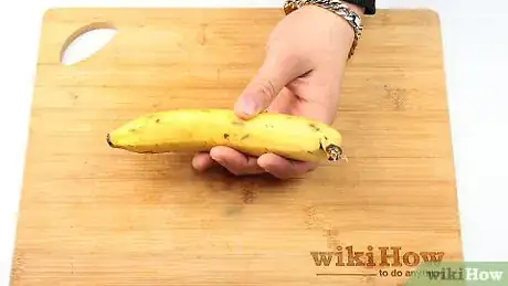 Imagen titulada Peel a Banana Step 20