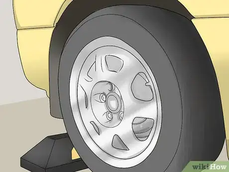 Imagen titulada Remove Lug Nuts and Tires Step 14