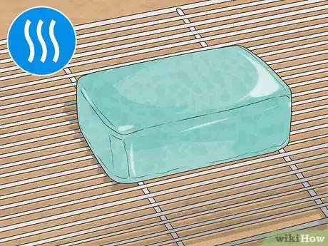 Imagen titulada Make 'Melt and Pour' Soap Step 11