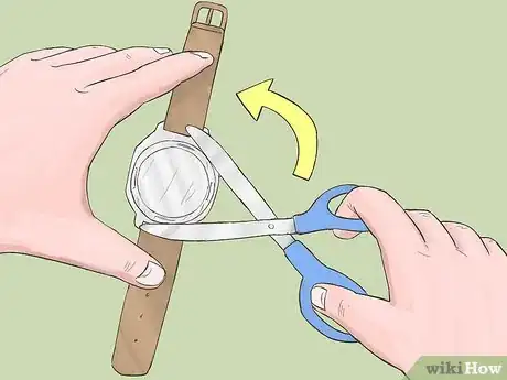 Imagen titulada Pry off a Watch Backing Without Proper Tools Step 12