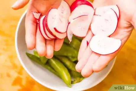 Imagen titulada Make Edamame, Radish, and Ginger Salad Step 2