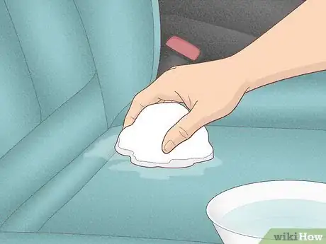 Imagen titulada Clean a Blood Stain from Car Upholstery Step 11