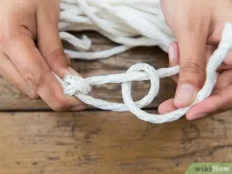 Imagen titulada Tie a Fisherman's Knot Step 9