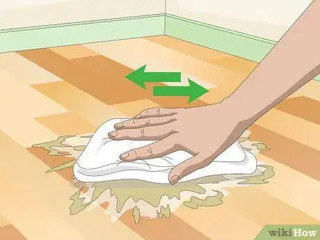 Imagen titulada Clean Vomit from Wood Floors Step 11