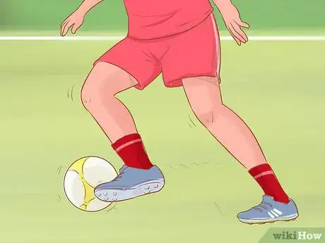 Imagen titulada Dribble a Soccer Ball Past an Opponent Step 7