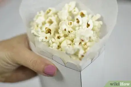 Imagen titulada Make Popcorn Boxes Step 12