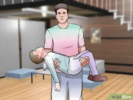 Imagen titulada Carry an Injured Person by Yourself During First Aid Step 6