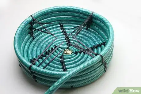 Imagen titulada Make a Basket from a Garden Hose Step 7Bullet1