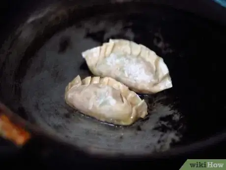 Imagen titulada Make Gyoza Dumplings Step 6