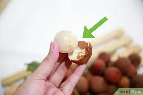 Imagen titulada Eat a Lychee Step 3