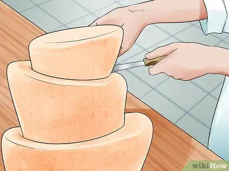 Imagen titulada Use Topsy Turvy Cake Pans Step 10