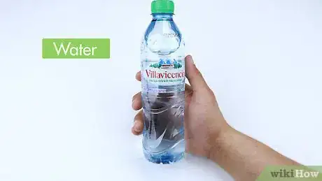 Imagen titulada Open a Bottle of Water Step 1