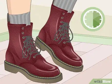 Imagen titulada Break in Your Brand New Dr Martens Boots Step 3