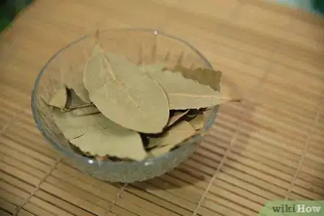 Imagen titulada Use Bay Leaves Step 1