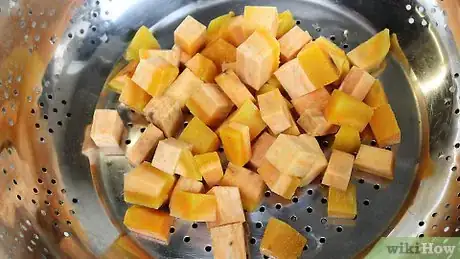 Imagen titulada Cube Sweet Potatoes Step 8