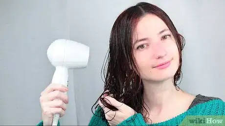 Imagen titulada Prevent Hair from Frizzing After Shower Step 2