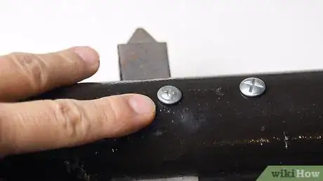 Imagen titulada Unscrew a Screw Without a Screwdriver Step 1