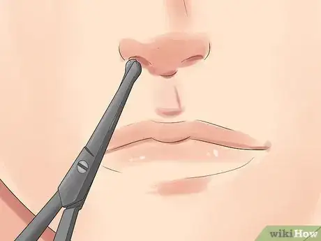 Imagen titulada Trim Your Nose Hairs in a Safe Way Step 3