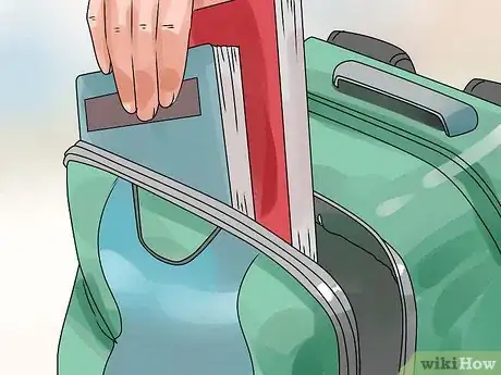 Imagen titulada Avoid a Heavy Backpack Step 6