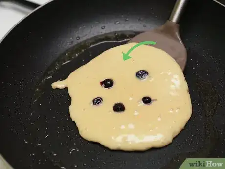 Imagen titulada Make Blueberry Pancakes Step 9