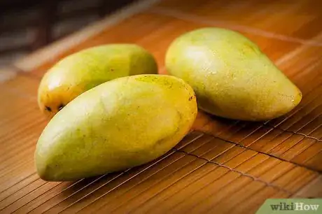 Imagen titulada Freeze Mangoes Step 1