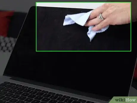 Imagen titulada Clean a MacBook Air Screen Step 13