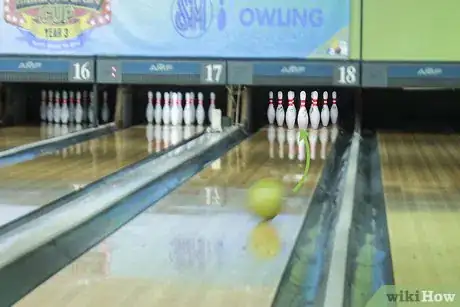 Imagen titulada Pick a Bowling Ball Step 4