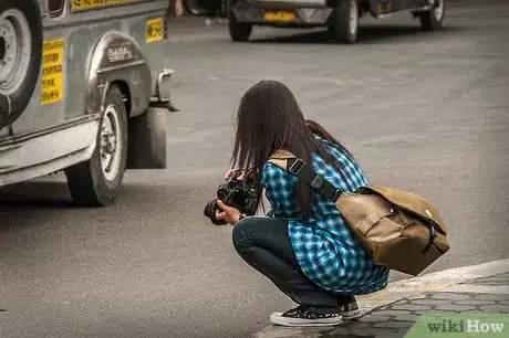 Imagen titulada Photograph a Moving Car Step 3