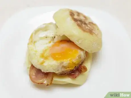 Imagen titulada Make an Egg Sandwich Step 17