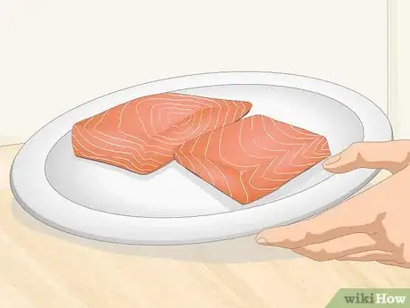 Imagen titulada Serve Smoked Salmon Step 1