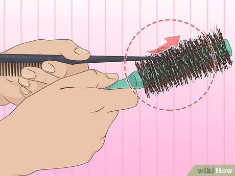 Imagen titulada Clean a Round Hair Brush Step 1