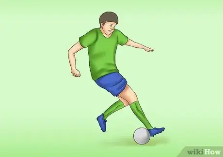 Imagen titulada Trick People in Soccer Step 4Bullet1