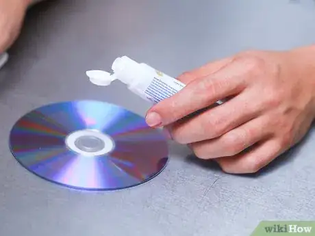 Imagen titulada Repair a CD With Toothpaste Step 3
