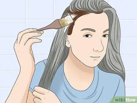 Imagen titulada Dye Hair Evenly with Roots Step 8