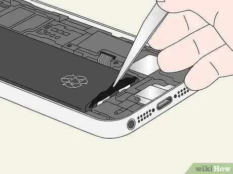 Imagen titulada Replace an iPhone Battery Step 56