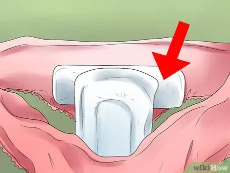 Imagen titulada Prevent Pads from Leaking While on Your Period Step 3