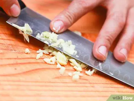 Imagen titulada Eat Raw Garlic Step 6