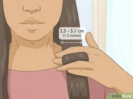 Imagen titulada Trim Your Hair when Growing It Out Step 5