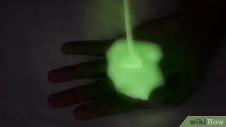 Imagen titulada Make Glow in the Dark Slime Step 7