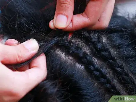 Imagen titulada Braid Extensions Step 16