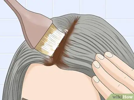 Imagen titulada Dye Hair Evenly with Roots Step 9