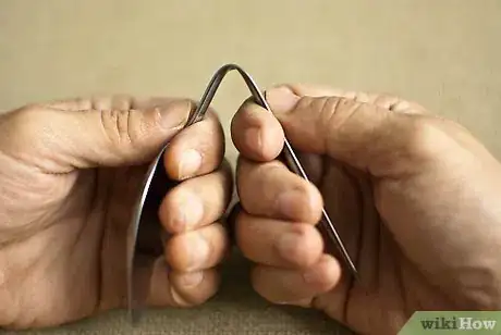 Imagen titulada Make Hooks and Hangers from Old Cutlery Step 7