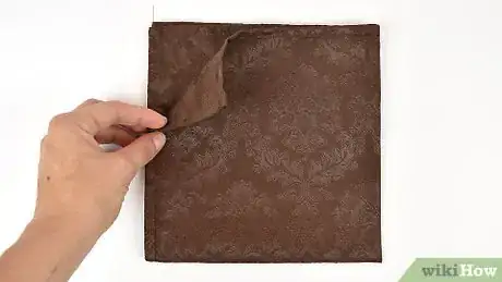 Imagen titulada Fold a Cloth Napkin Step 3