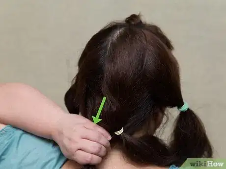 Imagen titulada Curl Your Hair with Straws Step 5