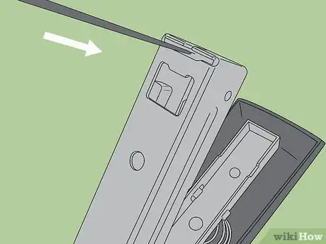 Imagen titulada Fix a Jammed Manual Stapler Step 4